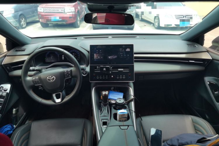 Used Toyota Avalon 2024 Dual-Motor 2.0L Luxury Edition Center Console