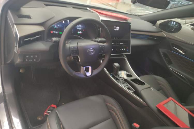 Used Toyota Avalon 2024 Dual-Engine 2.5L XLE Premium Edition Center Console