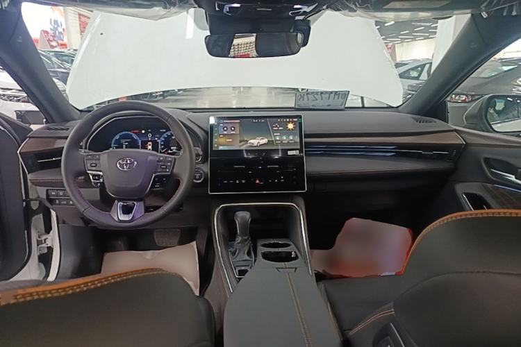 Used Toyota Avalon 2024 Dual-Engine 2.5L XLE Premium Edition Center Console