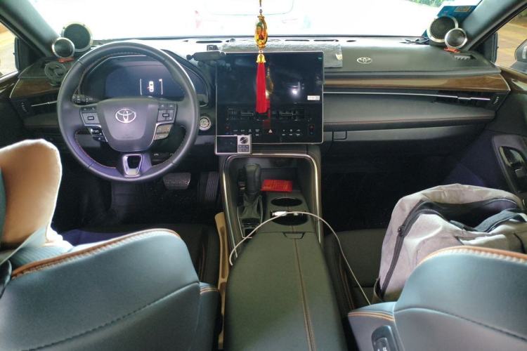 Used Toyota Avalon 2024 Dual-Motor 2.0L Luxury Edition Center Console