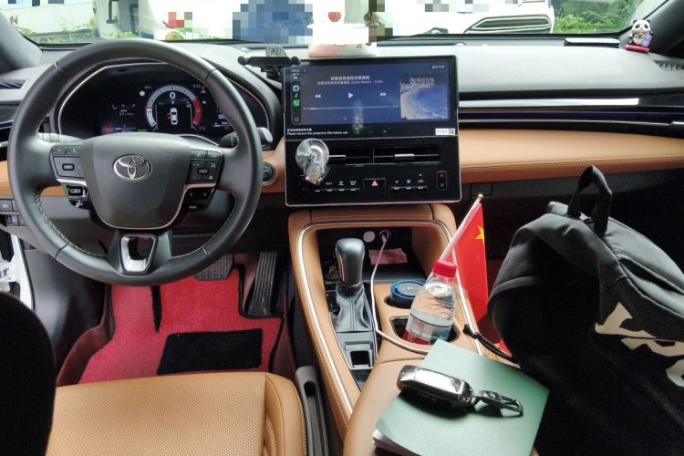 Used Toyota Avalon 2024 Dual-Motor 2.0L Luxury Edition Center Console