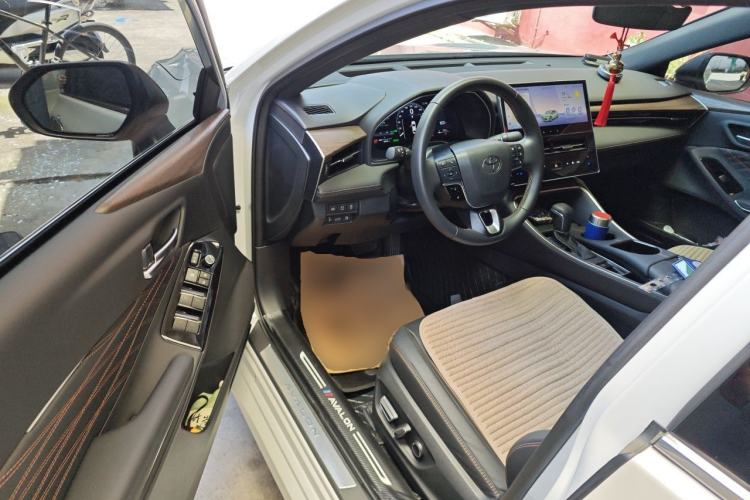Used Toyota Avalon 2024 Dual-Engine 2.5L XLE Premium Edition Driver Seat