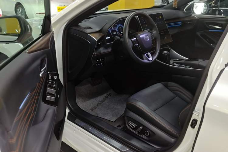 Used Toyota Avalon 2024 Dual-Motor 2.0L Premium Edition Driver Seat