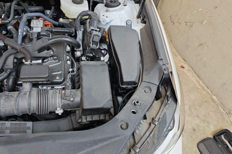 Used Toyota Avalon 2024 Dual-Engine 2.5L XLE Premium Edition Engine Bay Left