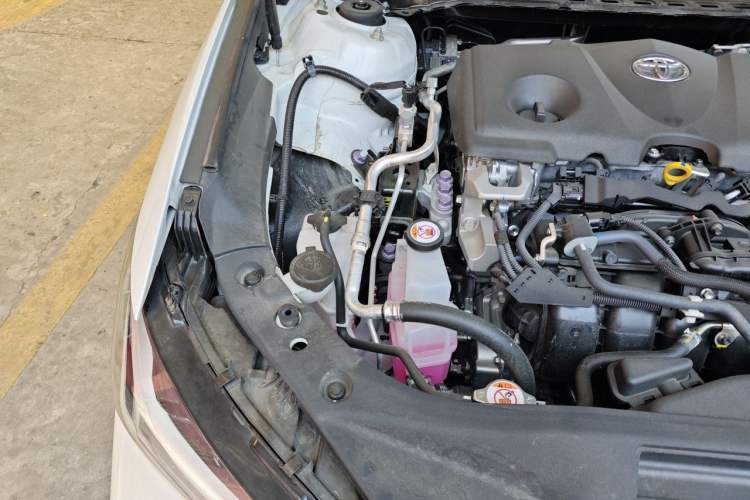 Used Toyota Avalon 2024 Dual-Engine 2.5L XLE Premium Edition Engine Bay Right