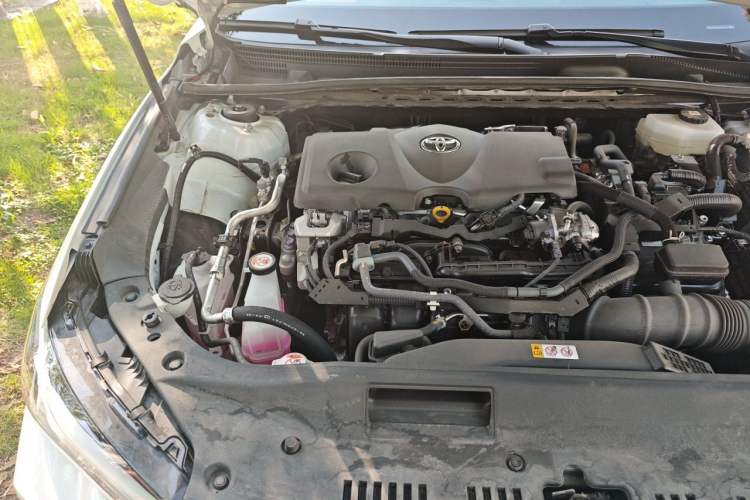 Used Toyota Avalon 2024 Dual-Engine 2.5L XLE Premium Edition Engine Bay Right