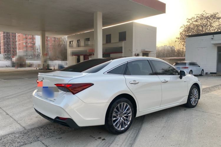 Used Toyota Avalon 2024 Dual-Engine 2.5L XLE Premium Edition Exterior 2