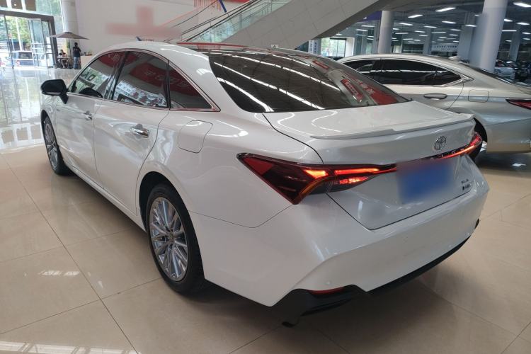 Used Toyota Avalon 2024 Dual-Engine 2.5L XLE Premium Edition Exterior 2