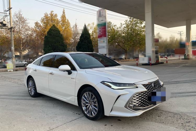 Used Toyota Avalon 2024 Dual-Engine 2.5L XLE Premium Edition Exterior 3