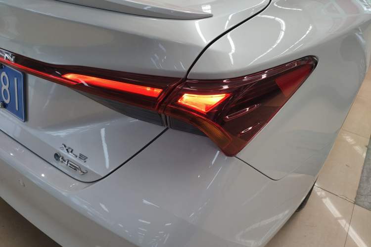 Used Toyota Avalon 2024 Dual-Engine 2.5L XLE Premium Edition Exterior 3