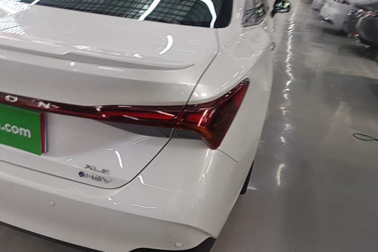 Used Toyota Avalon 2024 Dual-Engine 2.5L XLE Premium Edition Exterior 3