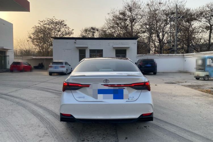 Used Toyota Avalon 2024 Dual-Engine 2.5L XLE Premium Edition Exterior 4