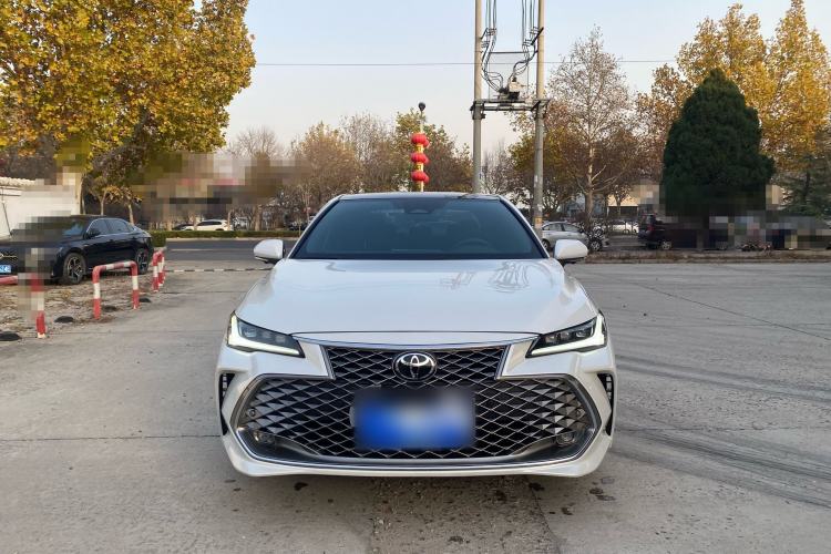 Used Toyota Avalon 2024 Dual-Engine 2.5L XLE Premium Edition Exterior 5