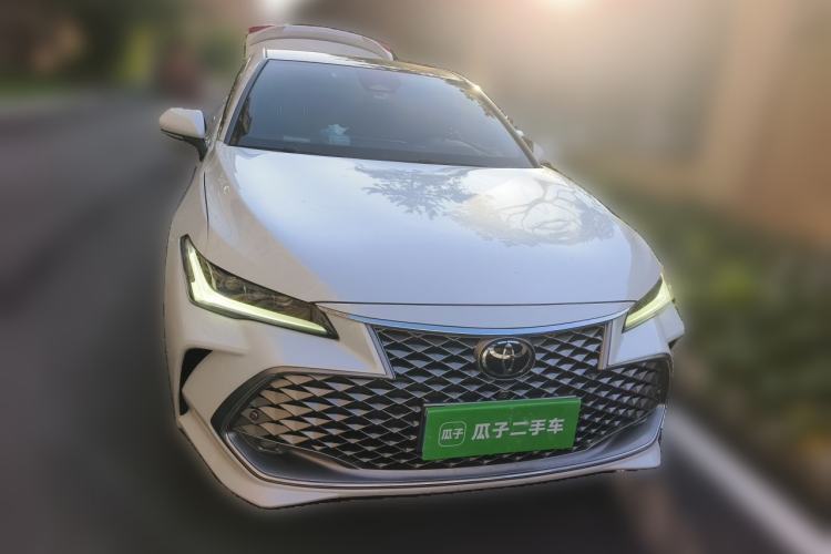Used Toyota Avalon 2024 Dual-Engine 2.5L XLE Premium Edition Front