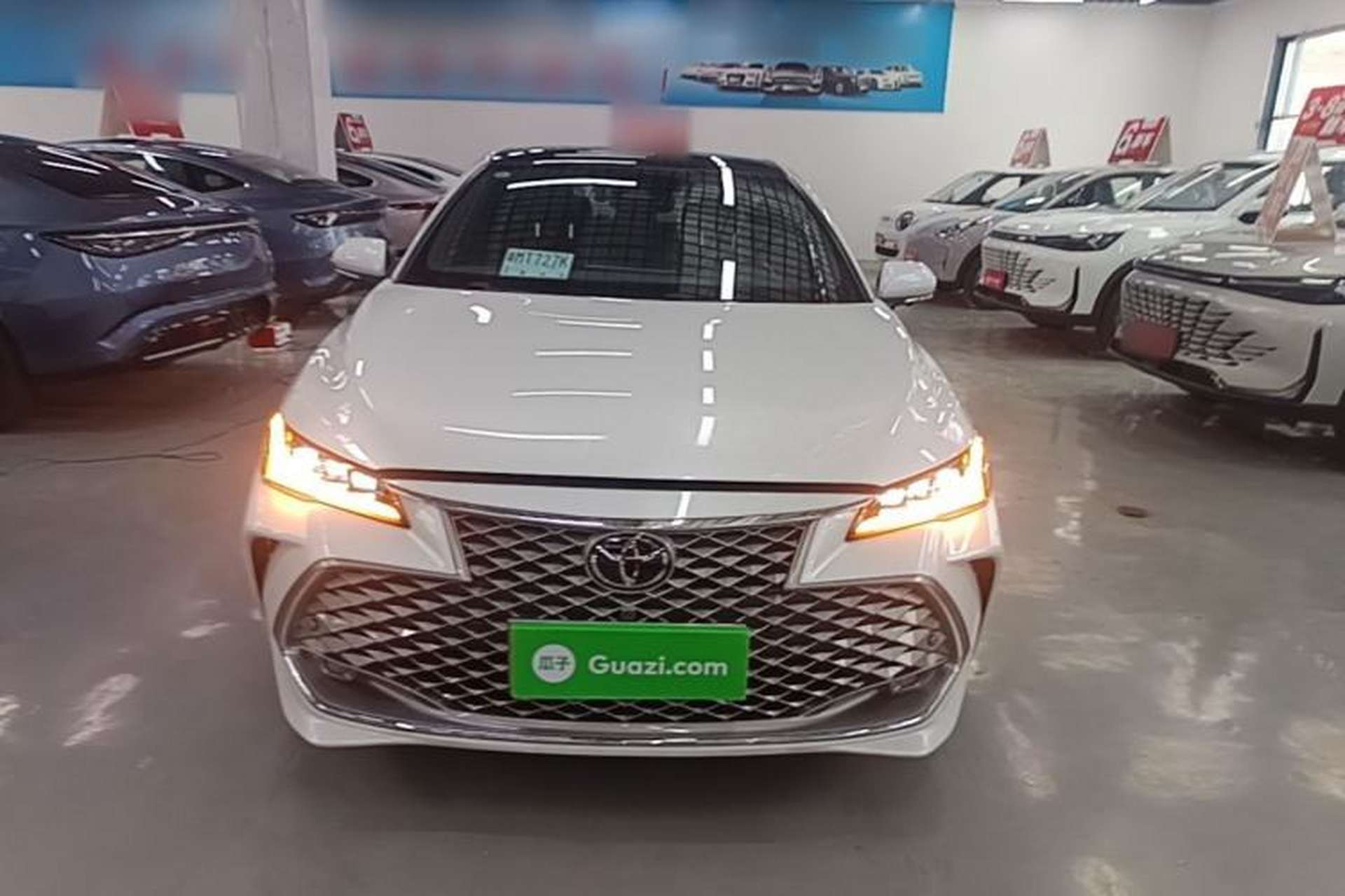 Used Toyota Avalon 2024 Dual-Engine 2.5L XLE Premium Edition Front