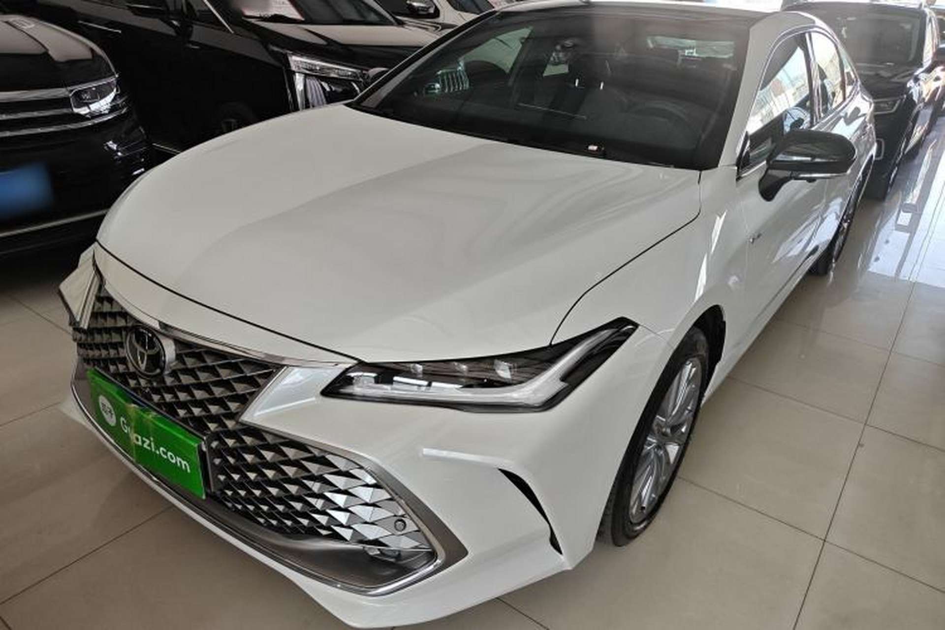 Used Toyota Avalon 2024 Dual-Engine 2.5L XLE Premium Edition Front Left 45 Deg