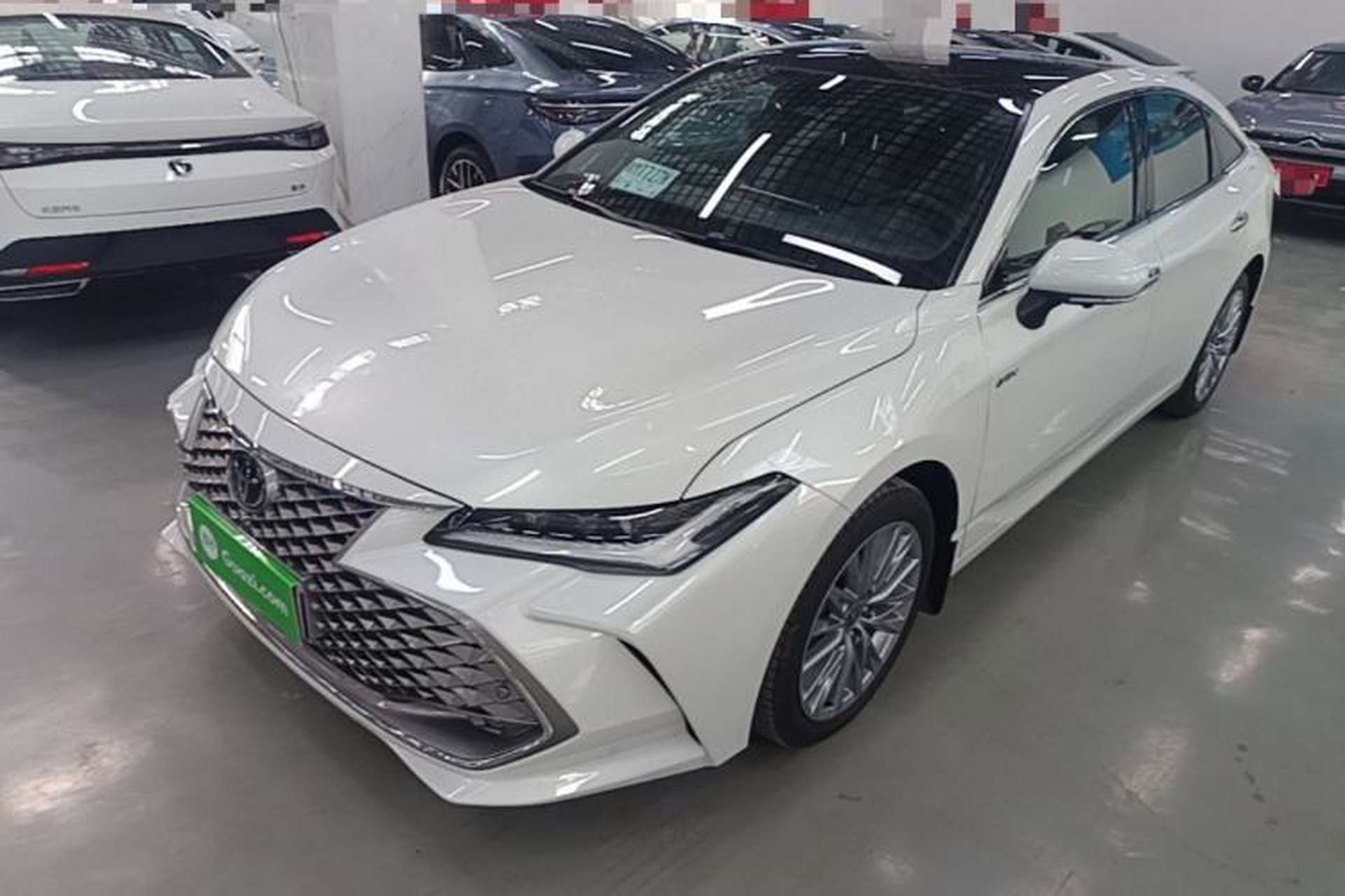 Used Toyota Avalon 2024 Dual-Engine 2.5L XLE Premium Edition Front Left 45 Deg