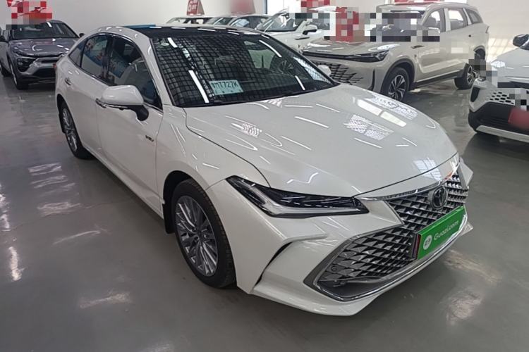 Used Toyota Avalon 2024 Dual-Engine 2.5L XLE Premium Edition Front Right 45 Deg
