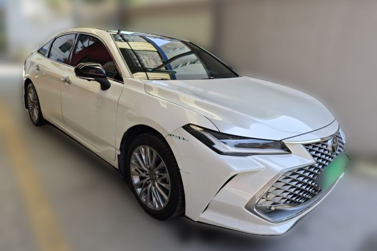 Used Toyota Avalon 2024 Dual-Engine 2.5L XLE Premium Edition Front Right 45 Deg