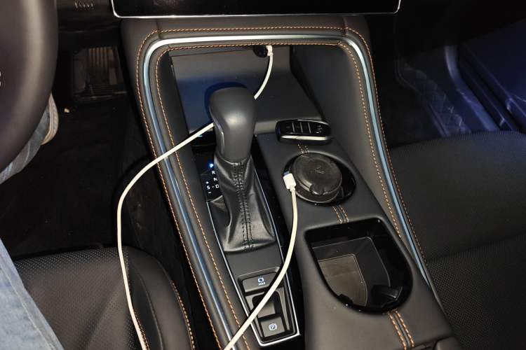 Used Toyota Avalon 2024 Dual-Engine 2.5L XLE Premium Edition Gear Lever
