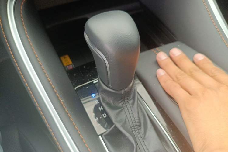 Used Toyota Avalon 2024 2.0L Luxury Edition Gear Lever