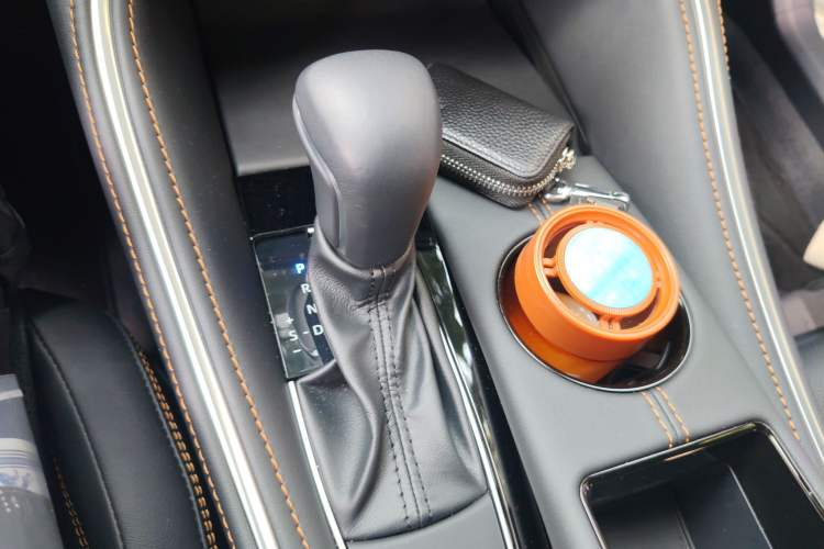 Used Toyota Avalon 2024 Dual-Motor 2.0L Luxury Edition Gear Lever