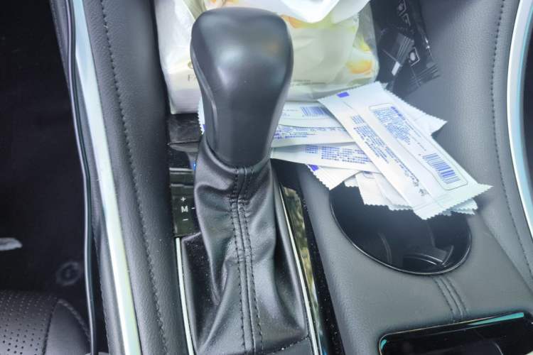 Used Toyota Avalon 2024 2.0L Premium Edition Gear Lever