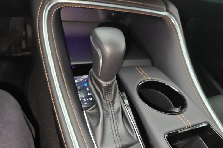 Used Toyota Avalon 2024 Dual-Engine 2.5L XLE Premium Edition Gear Lever
