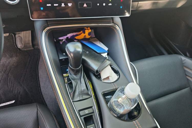 Used Toyota Avalon 2024 Dual-Engine 2.5L XLE Premium Edition Gear Lever