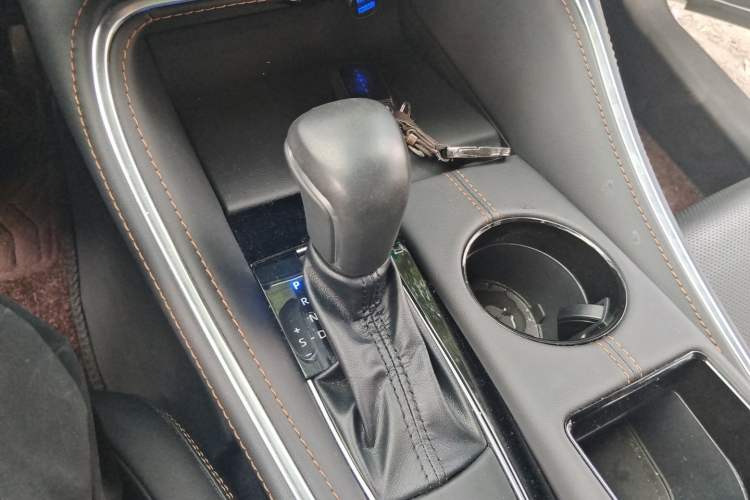 Used Toyota Avalon 2024 Dual-Motor 2.0L Premium Edition Gear Lever