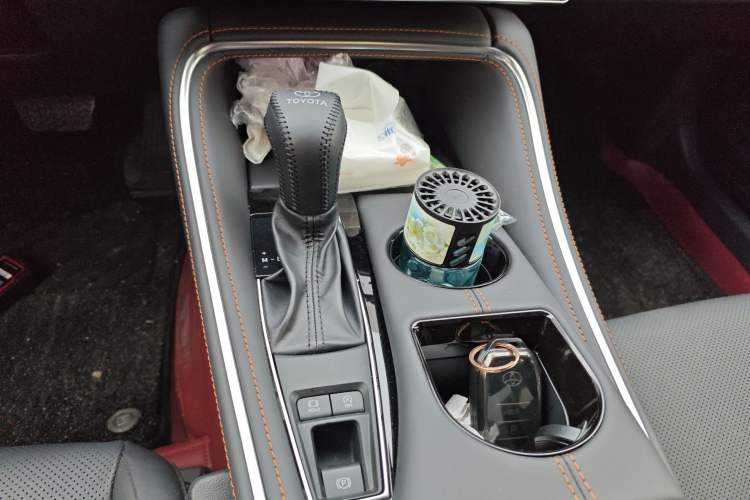 Used Toyota Avalon 2024 2.0L Luxury Edition Gear Lever