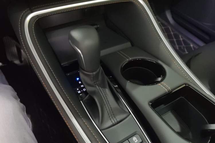 Used Toyota Avalon 2024 2.0L Premium Edition Gear Lever
