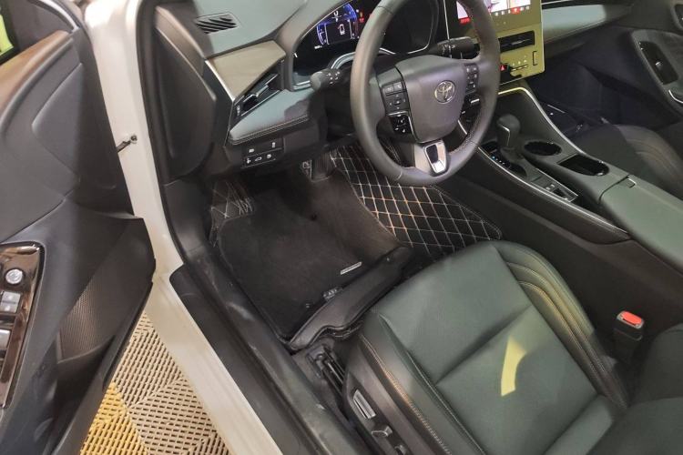 Used Toyota Avalon 2024 2.0L Premium Edition Interior 3