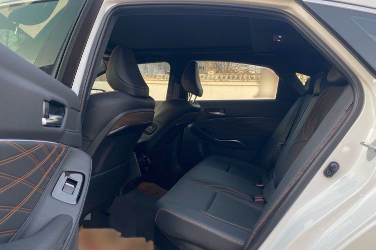 Used Toyota Avalon 2024 Dual-Engine 2.5L XLE Premium Edition Interior 4