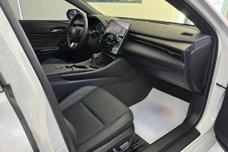 Used Toyota Avalon 2024 2.0L Luxury Edition Interior 4