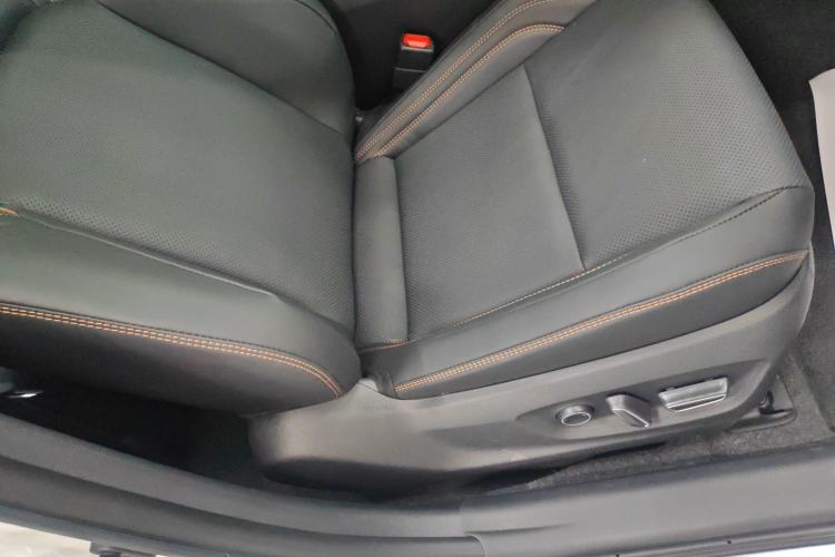 Used Toyota Avalon 2024 Dual-Engine 2.5L XLE Premium Edition Interior 5