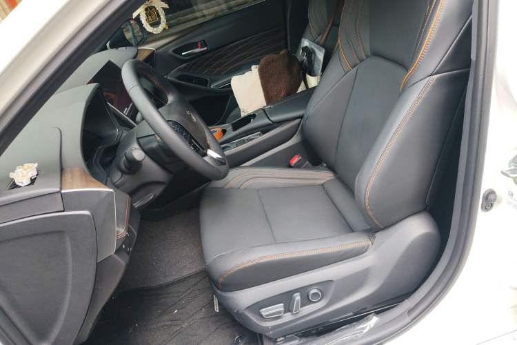 Used Toyota Avalon 2024 Dual-Motor 2.0L Luxury Edition Left Front Seat