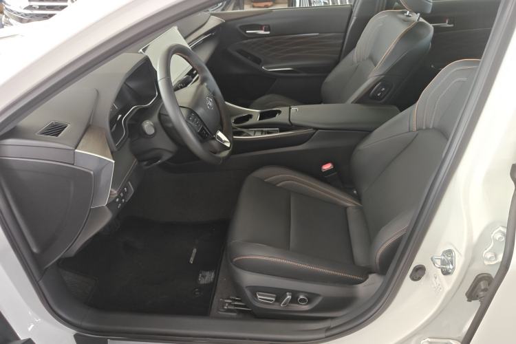 Used Toyota Avalon 2024 Dual-Engine 2.5L XLE Premium Edition Left Front Seat