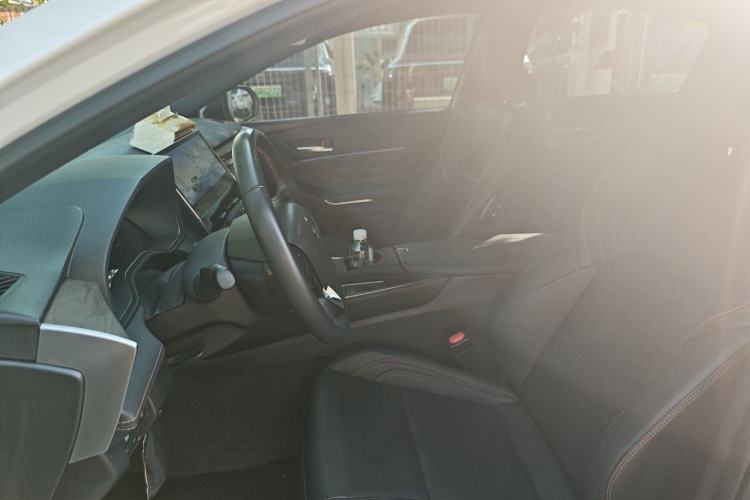 Used Toyota Avalon 2024 Dual-Engine 2.5L XLE Premium Edition Left Front Seat