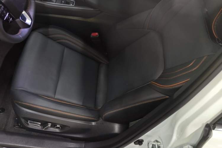 Used Toyota Avalon 2024 Dual-Motor 2.0L Premium Edition Left Front Seat