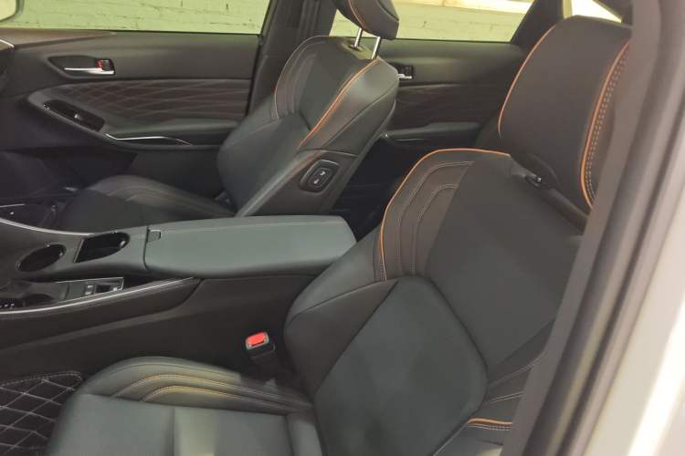 Used Toyota Avalon 2024 2.0L Premium Edition Left Front Seat