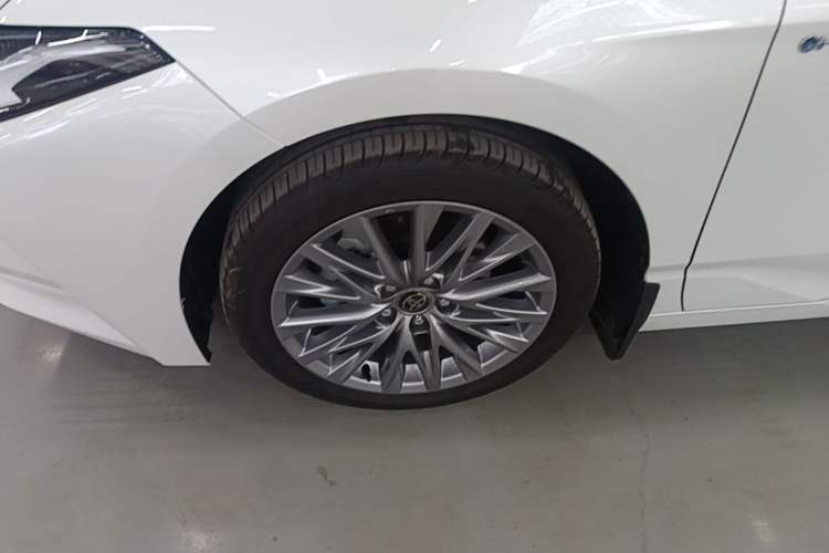 Used Toyota Avalon 2024 Dual-Engine 2.5L XLE Premium Edition Left Front Wheel Hub