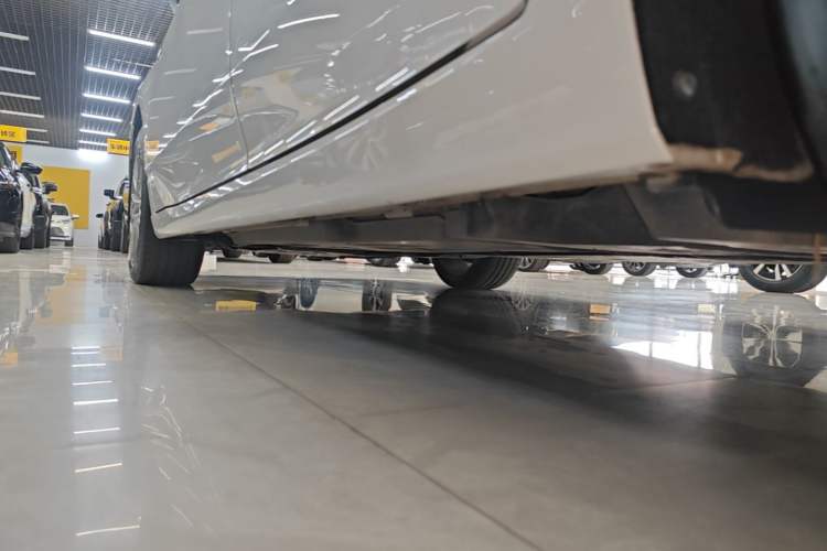 Used Toyota Avalon 2024 Dual-Motor 2.0L Luxury Edition Left Side Sill