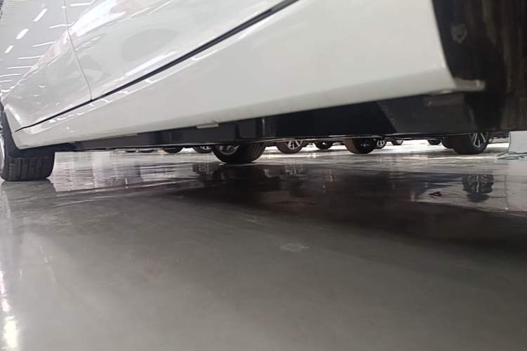 Used Toyota Avalon 2024 Dual-Engine 2.5L XLE Premium Edition Left Side Sill