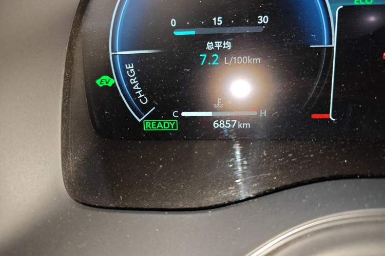 Used Toyota Avalon 2024 Dual-Engine 2.5L XLE Premium Edition Odometer Close Up