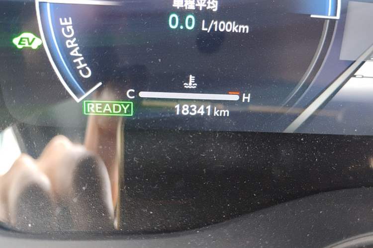 Used Toyota Avalon 2024 Dual-Motor 2.0L Premium Edition Odometer Close Up