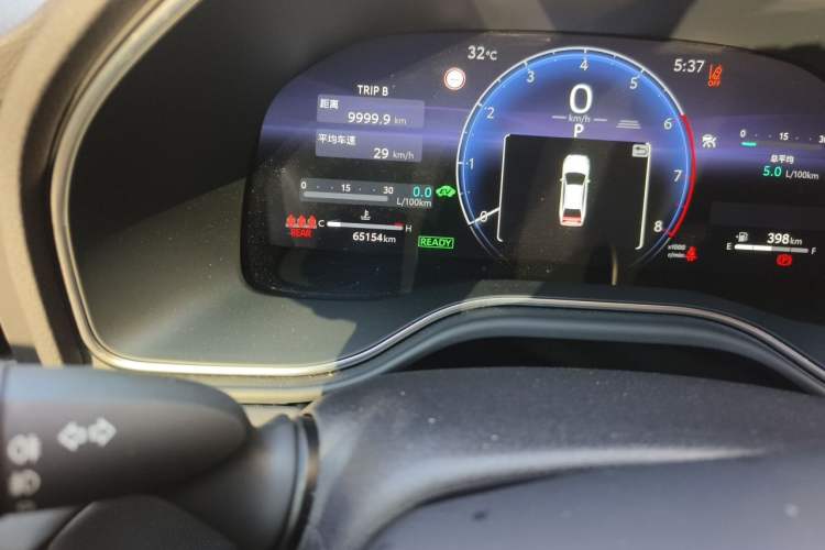 Used Toyota Avalon 2024 Dual-Engine 2.5L XLE Premium Edition Odometer Close Up