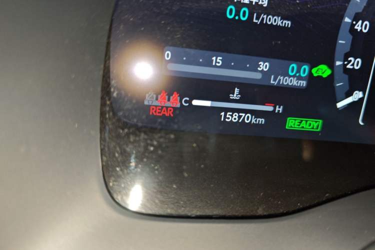 Used Toyota Avalon 2024 Dual-Engine 2.5L XLE Premium Edition Odometer Close Up