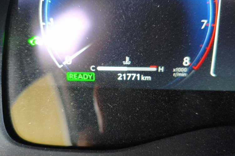Used Toyota Avalon 2024 Dual-Motor 2.0L Luxury Edition Odometer Close Up