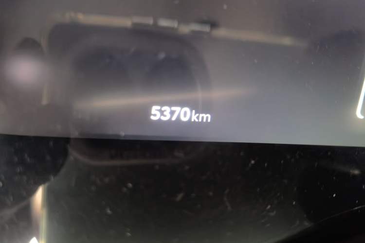 Used Toyota Avalon 2024 2.0L Luxury Edition Odometer Close Up